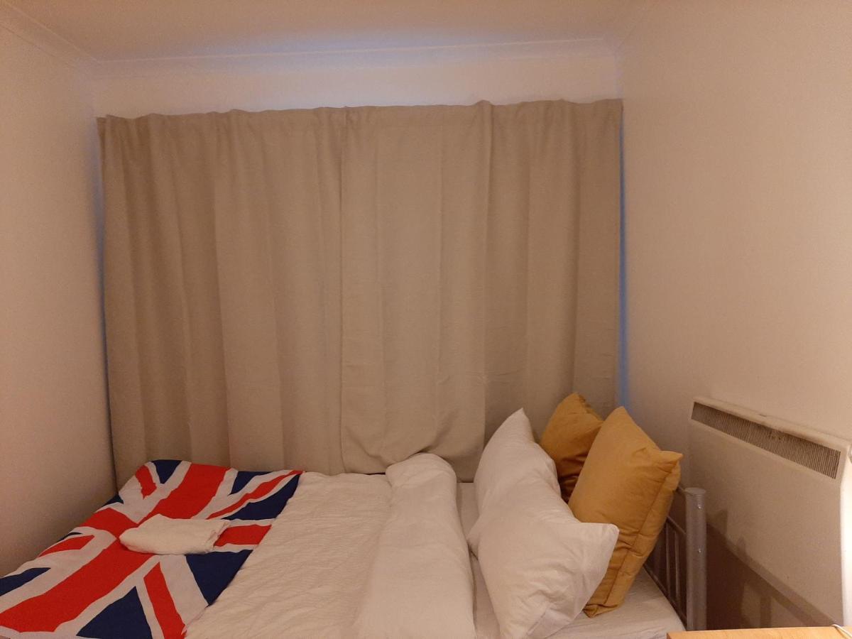 Al Iram E1 Guest house London